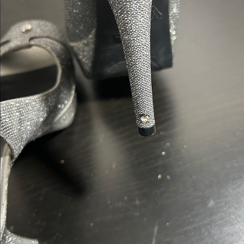 Guess Heels - image 8